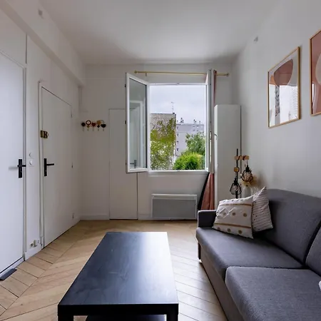 Romantic 3 Stars - By Canal Saint-martin París