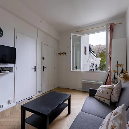 Romantic 3 Stars - By Canal Saint-martin * París