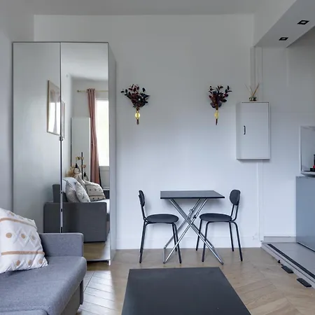 Romantic 3 Stars - By Canal Saint-martin *